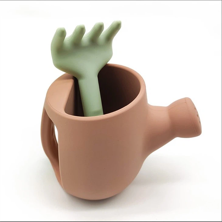 China silicone mini watering can toy set factory